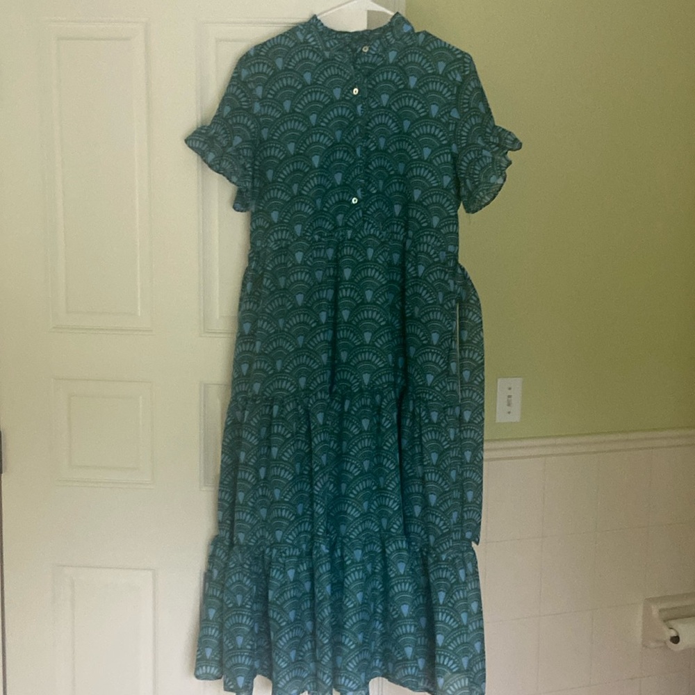 Green and turquoise patterned dress tie waist pockets shirt sleeves